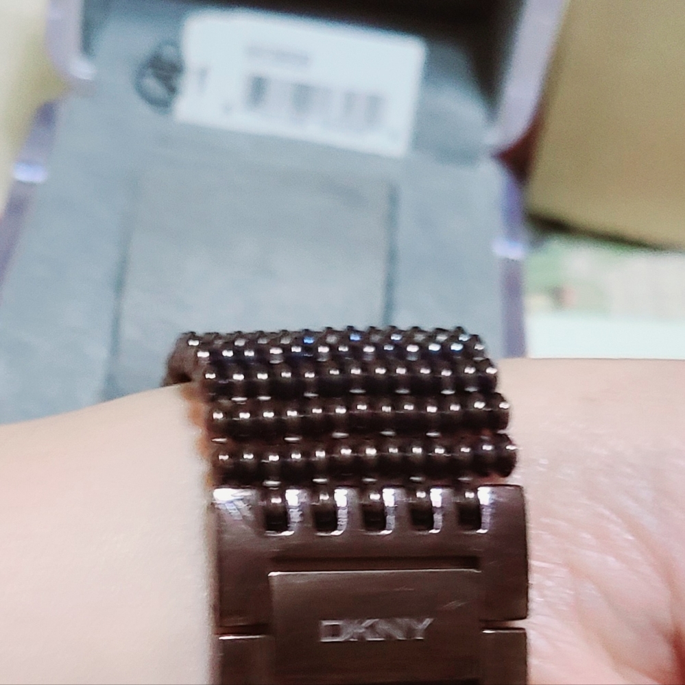 Authentic Dkny Brown. - image 4